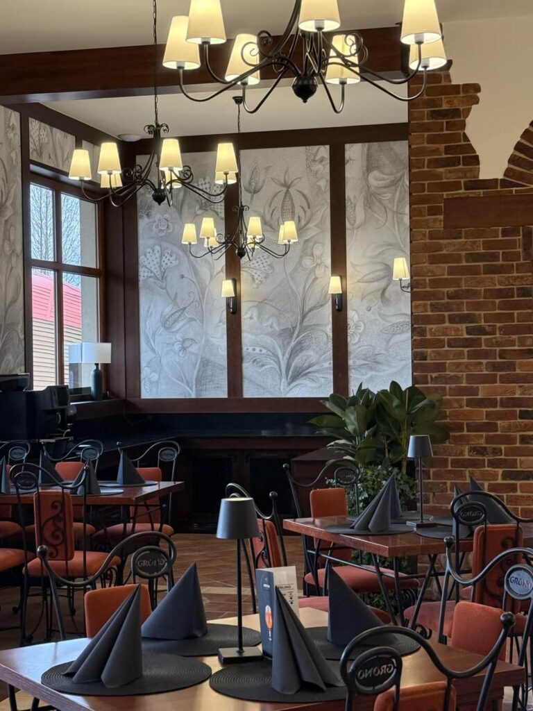 Sala kominkowa galeria zdjęć - restauracja Złota Jesień