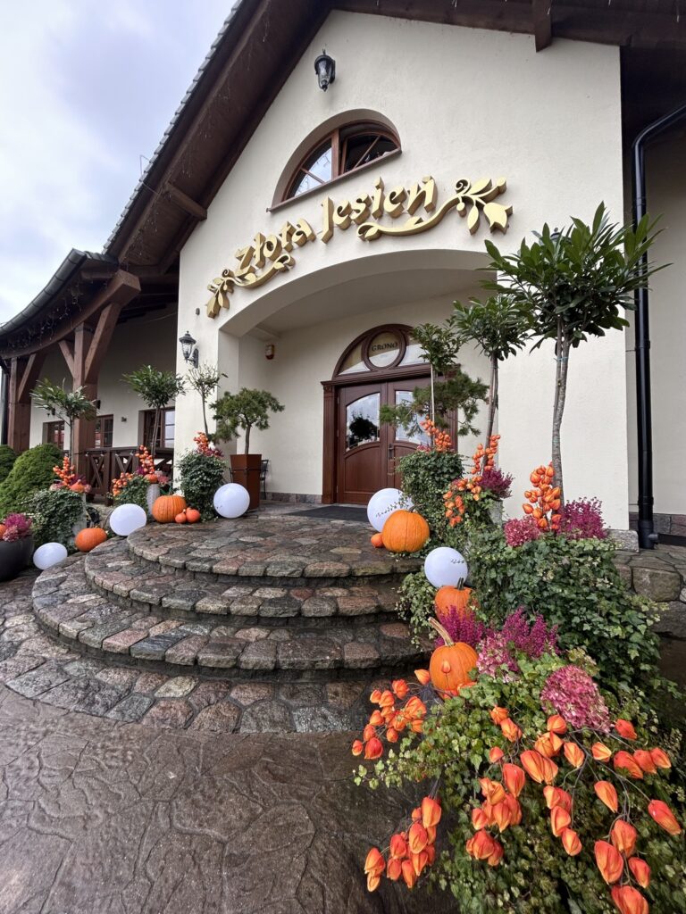 Jesienne dekoracje w restauracji Złota Jesień